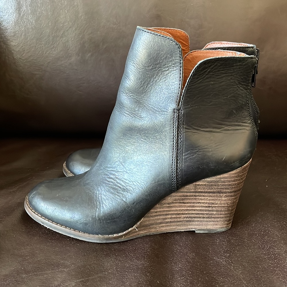 Lucky Brand Black Ankle Boots - Picture 4 of 9